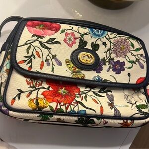 Gucci Flora Small Printed Shoulder Bag